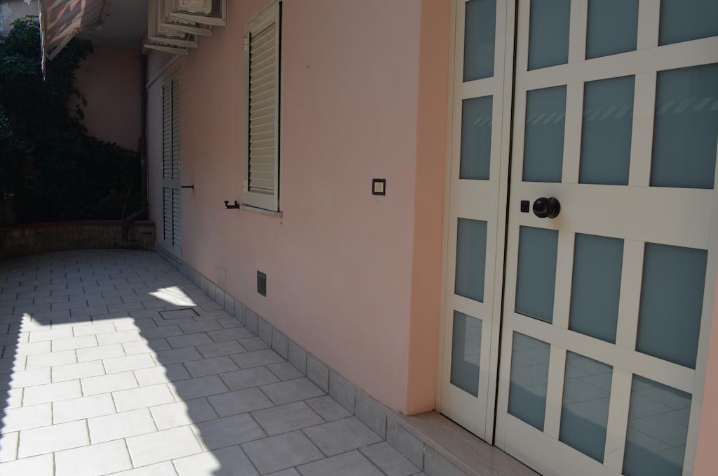 Appartement Casa Dei Poeti à Pineto Extérieur photo